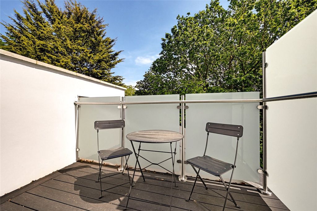 Property photo 3 of 15 Terrace