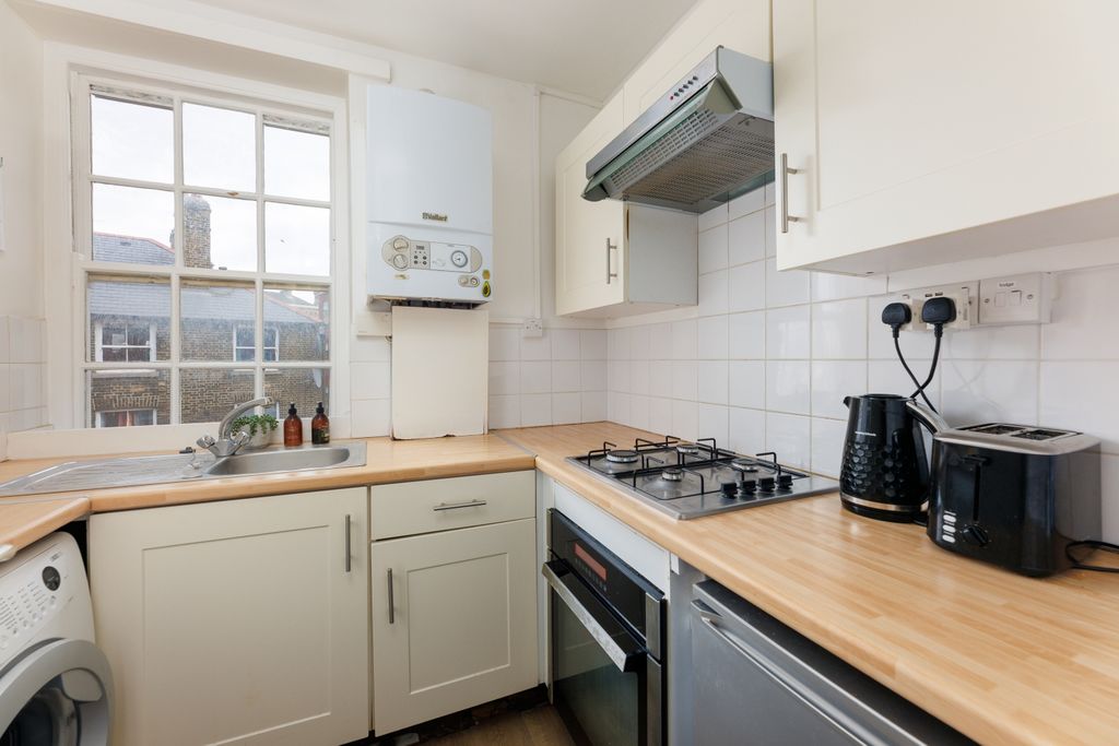 Property photo 3 of 7 Kitchen