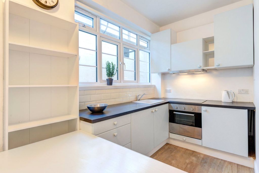 Property photo 3 of 8 Kitchen