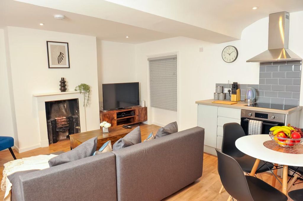 Property photo 1 of 28 Living Room