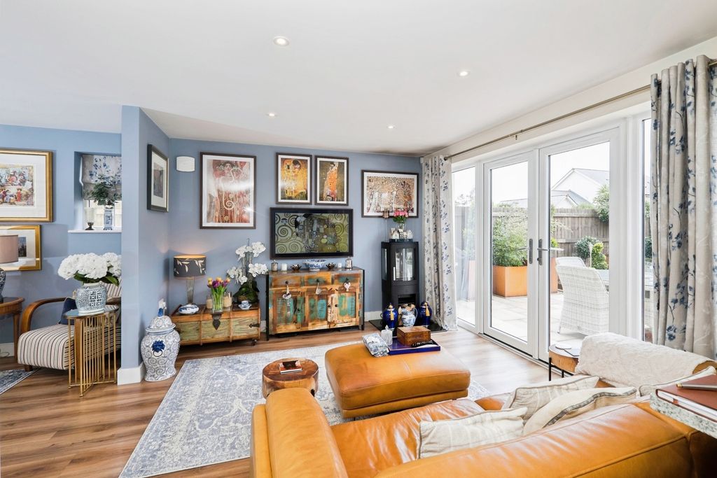 Property photo 2 of 19 Pbox-Img.Jpg