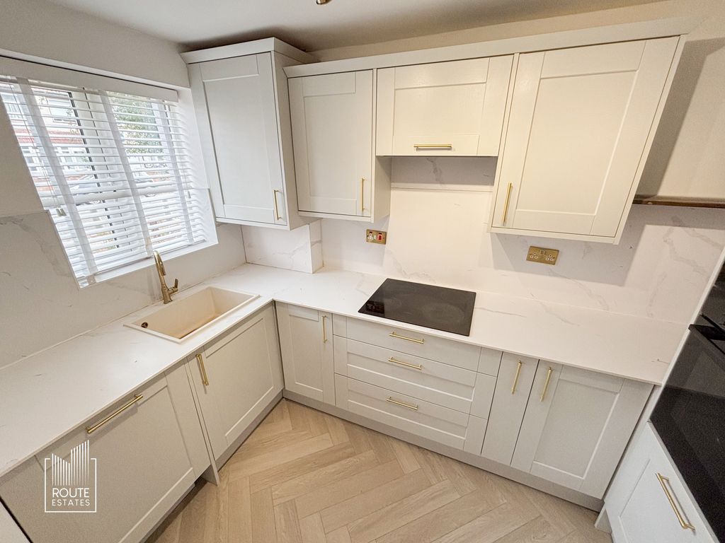 Property photo 1 of 14 Photo 8