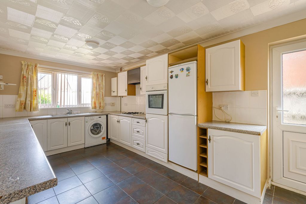 Property photo 3 of 19