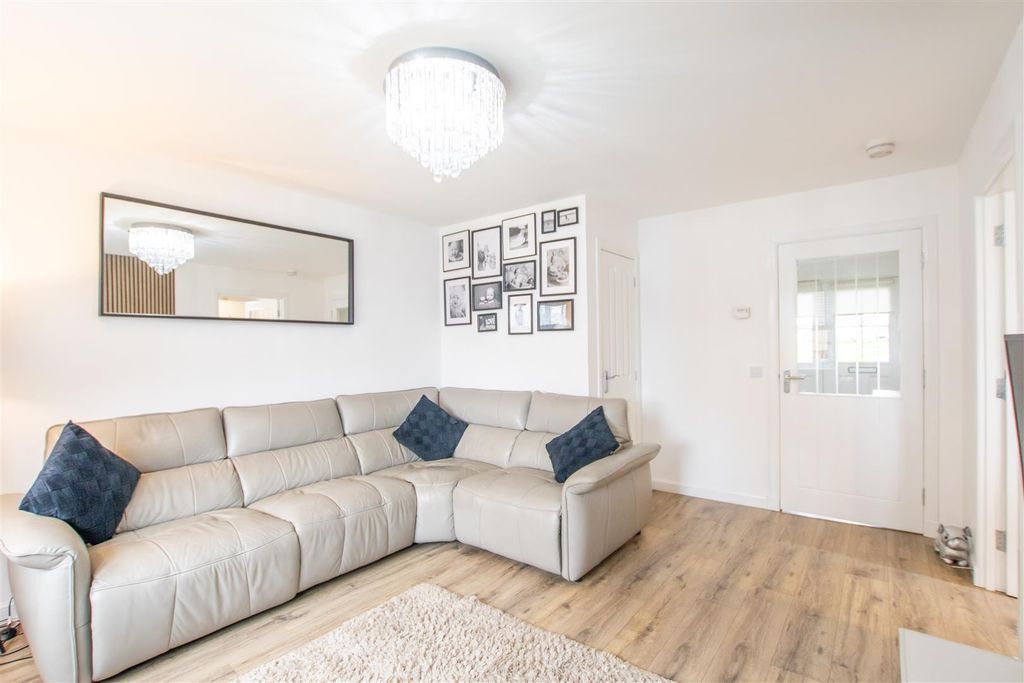 Property photo 3 of 18 Lounge.Jpg