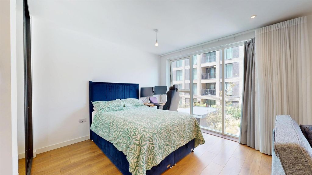 Property photo 2 of 12 Barrain London - Property To Rent In Beckton