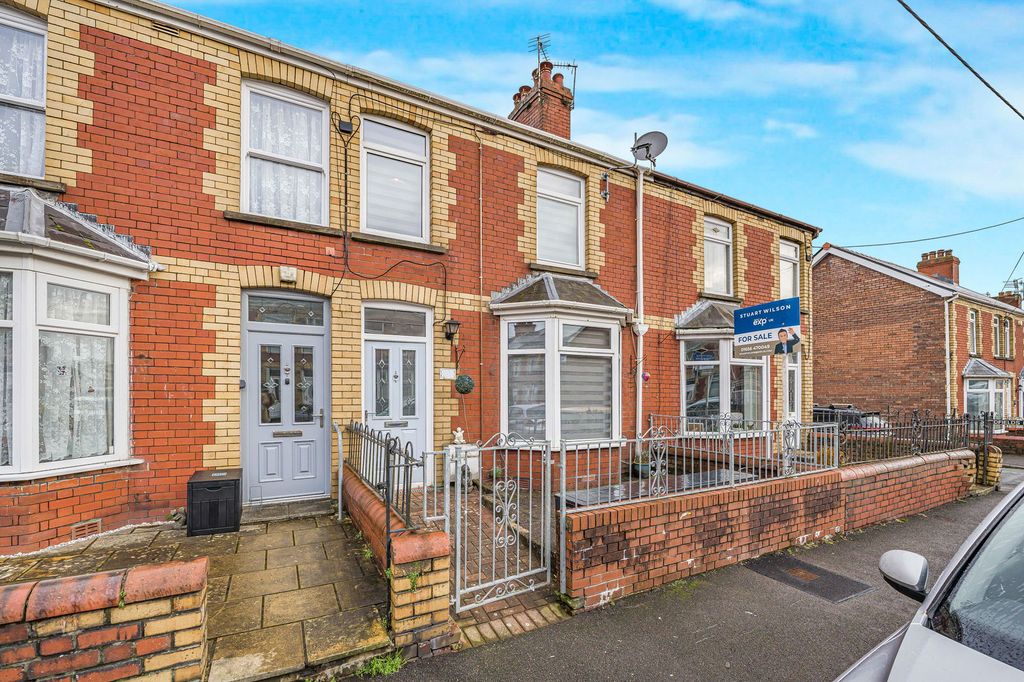 Property photo 1 of 28