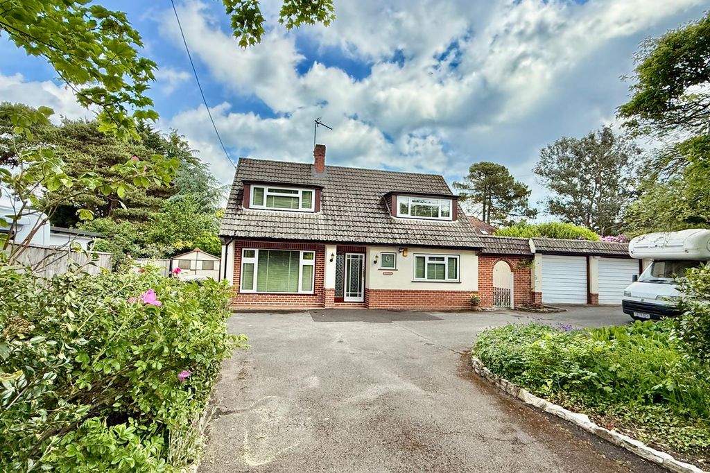 Property photo 1 of 17 4 Bed Detached Chalet Home