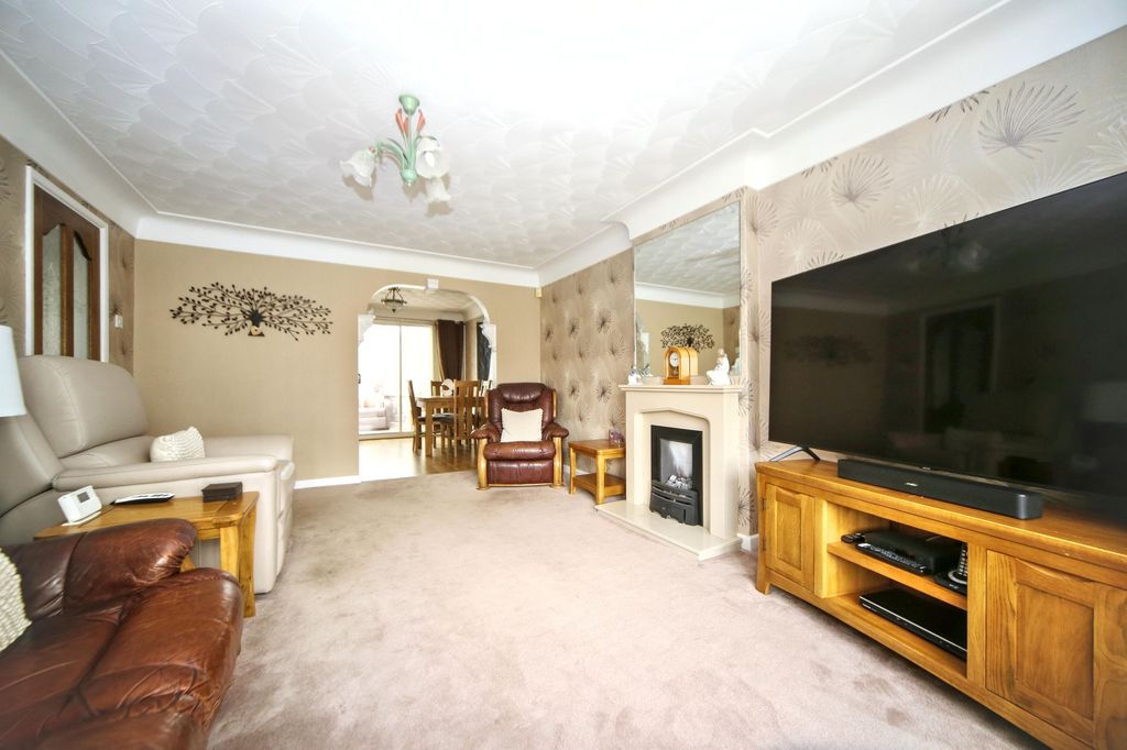 Property photo 2 of 25