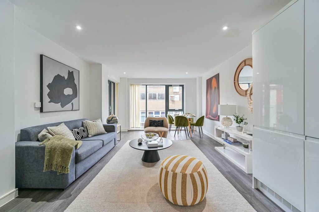 Property photo 2 of 21