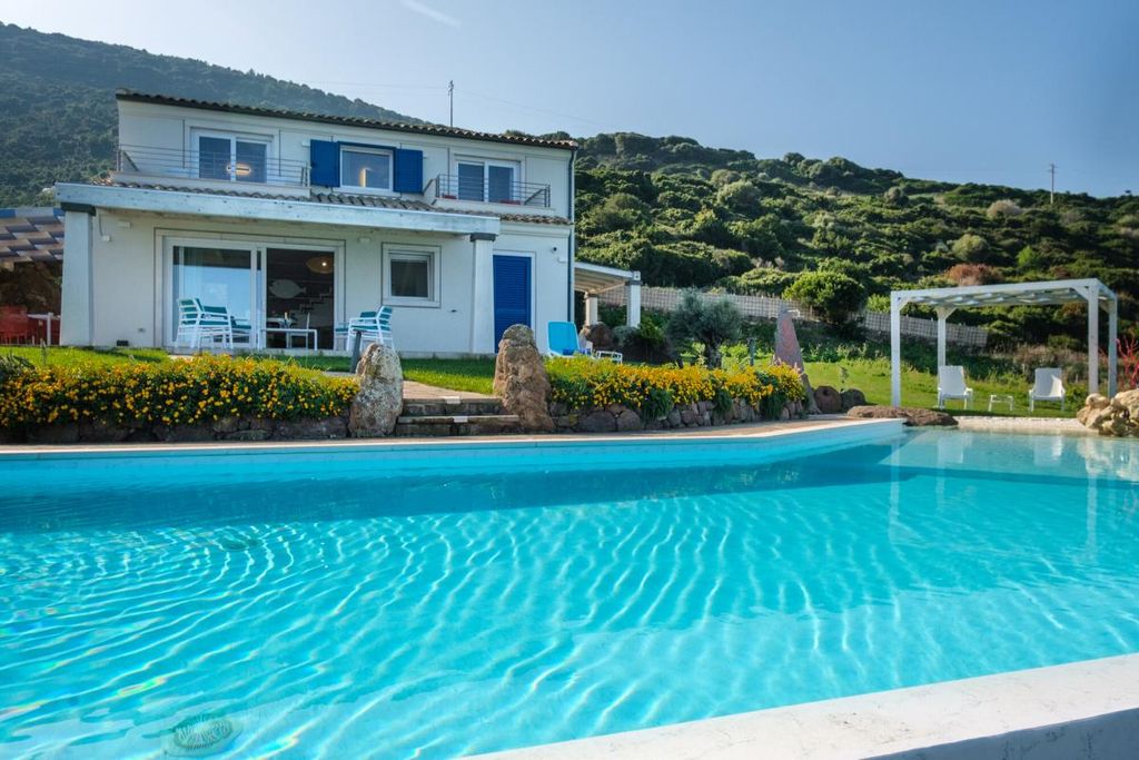 Property photo 1 of 40