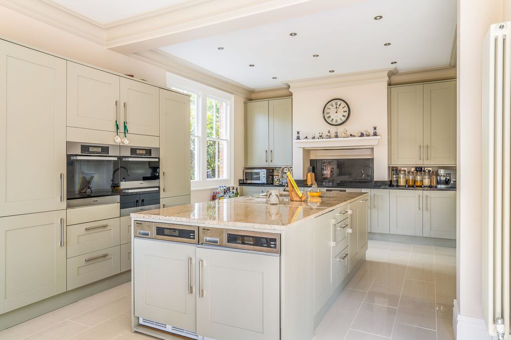 Additional image 28 of 6 bed detached house for saleChurch Avenue, Farnborough GU14