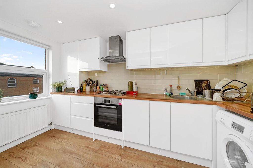 Property photo 2 of 12 Kitchen