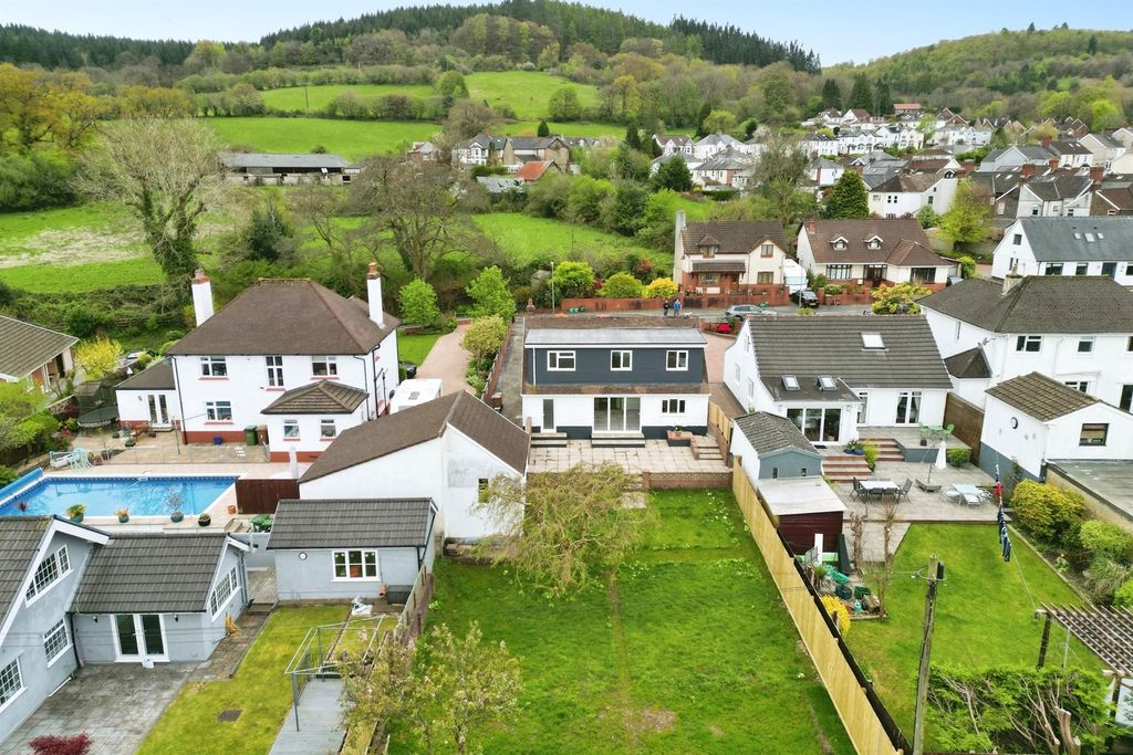 Property photo 2 of 32