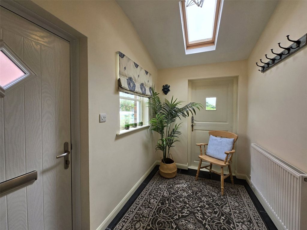 Property photo 3 of 49 Picture No. 17