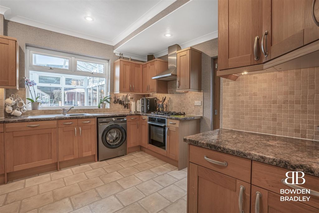 Property photo 2 of 17 Kitchen