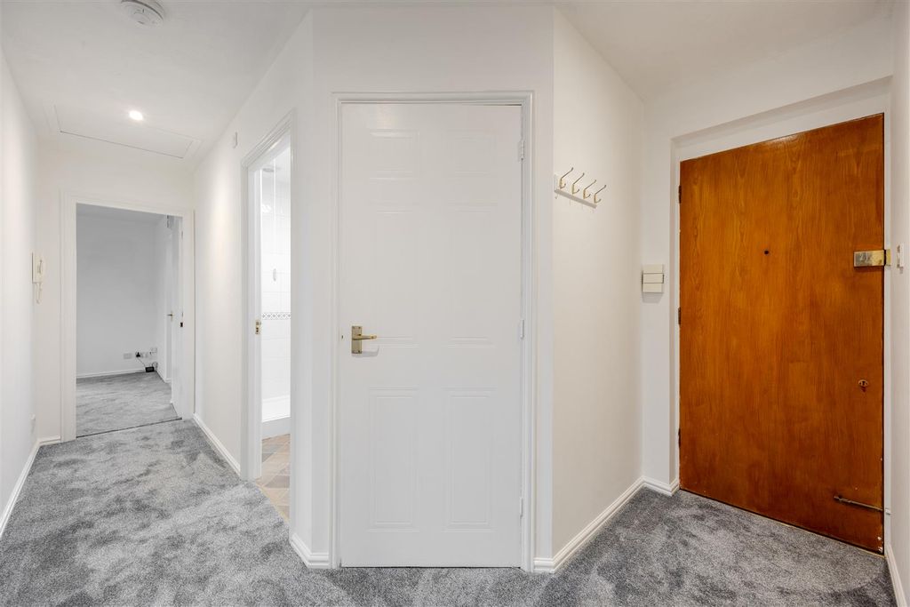 Property photo 2 of 20 Entrance