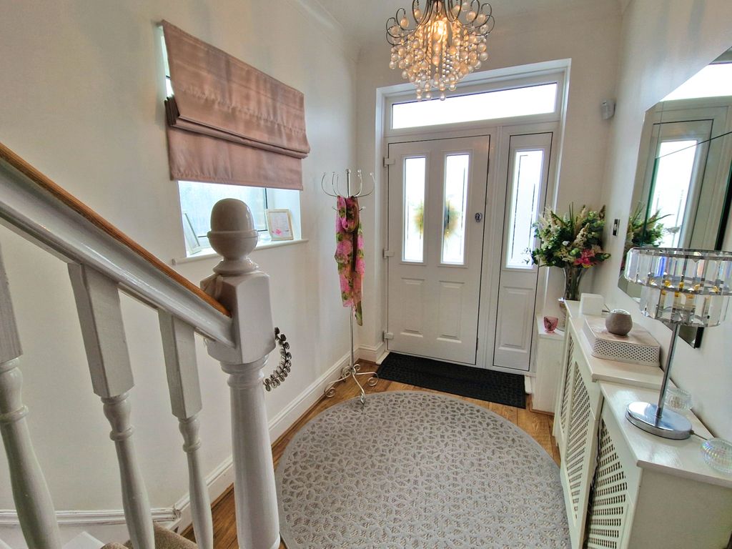 Property photo 3 of 43