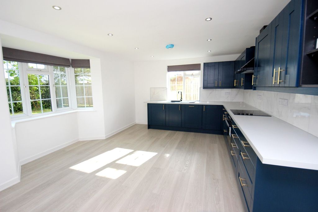 Property photo 2 of 14 Kitchen