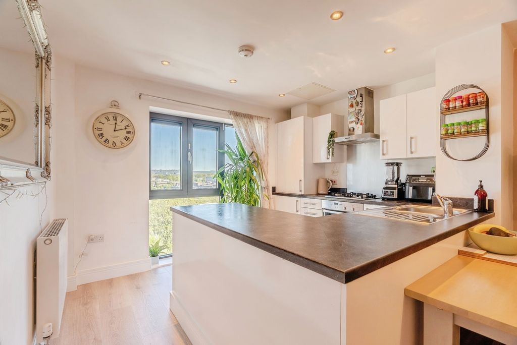 Property photo 3 of 31 Pbox-Img.Jpg