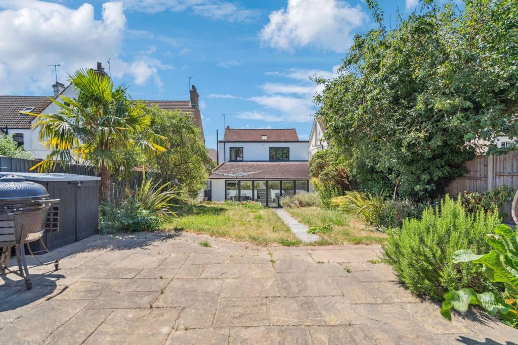 Property photo 3 of 19