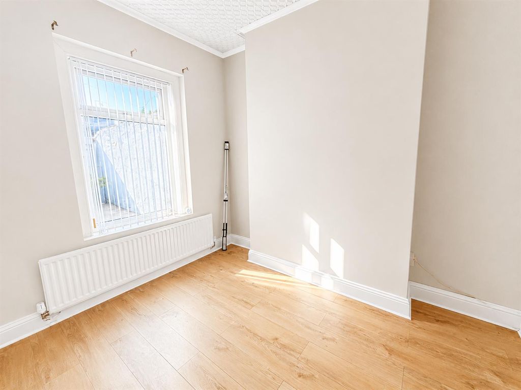 Property photo 3 of 8 Dining Room
