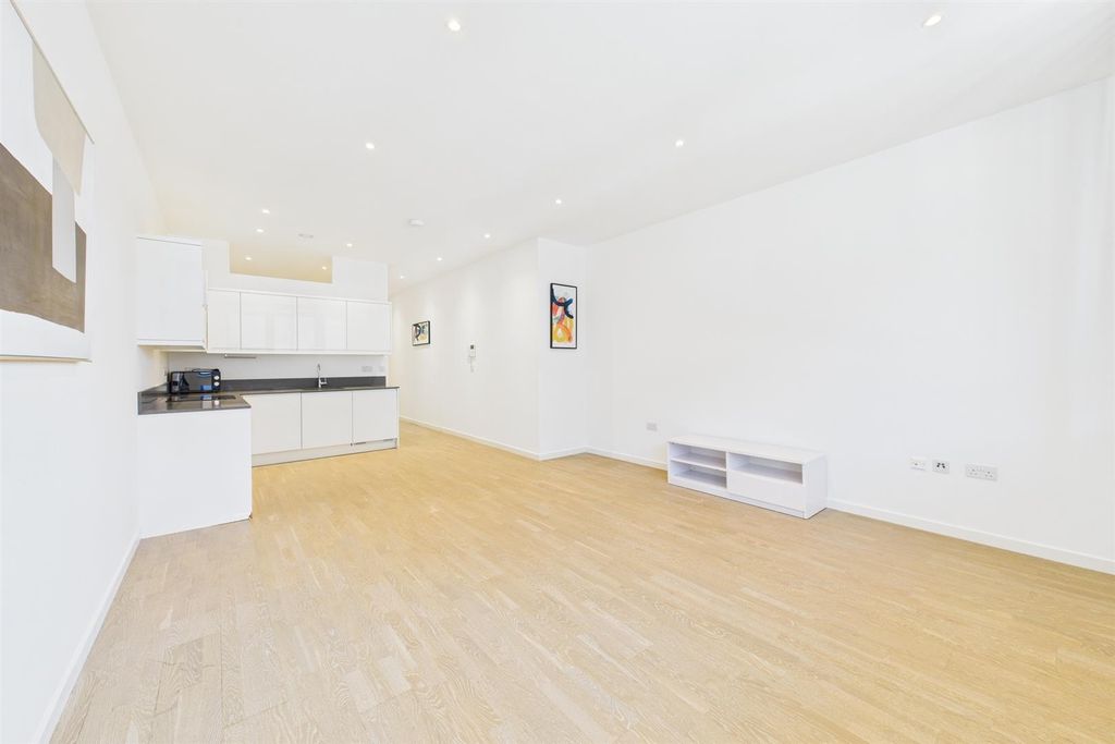 Property photo 1 of 9 Cam02700G0-Pr0280-Still007.Jpg