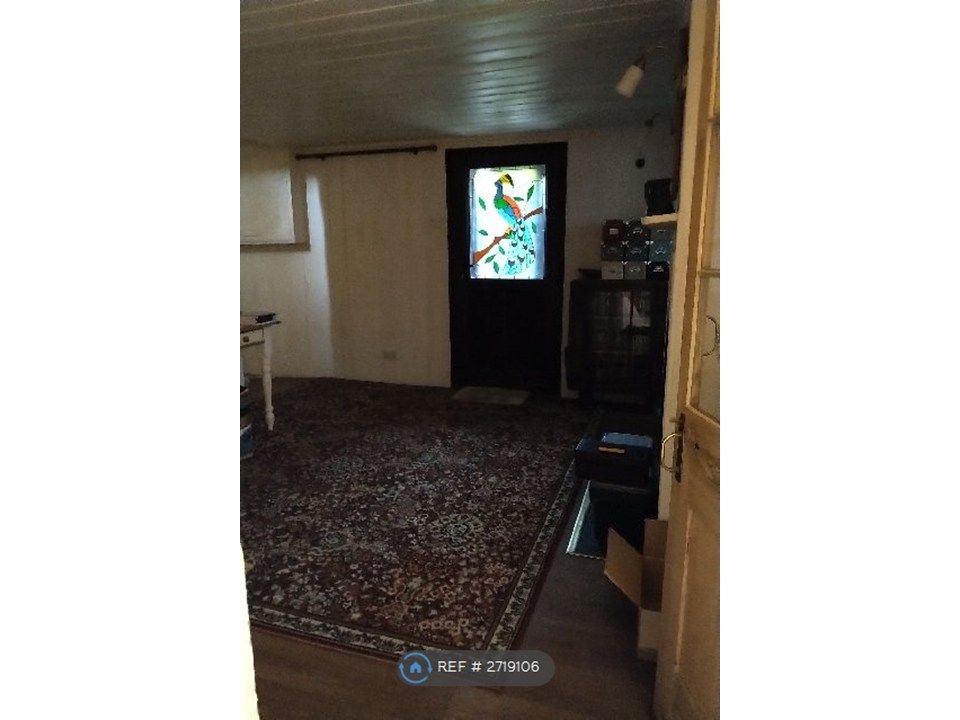 Property photo 3 of 5 Hall Way