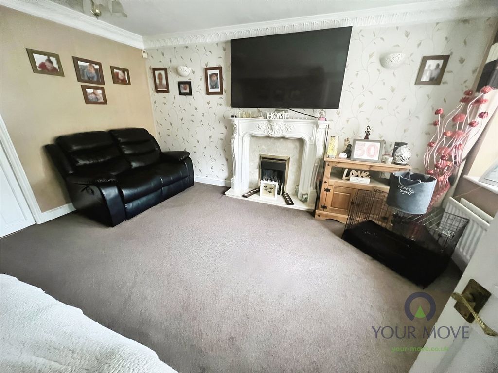 Property photo 3 of 14 Lounge
