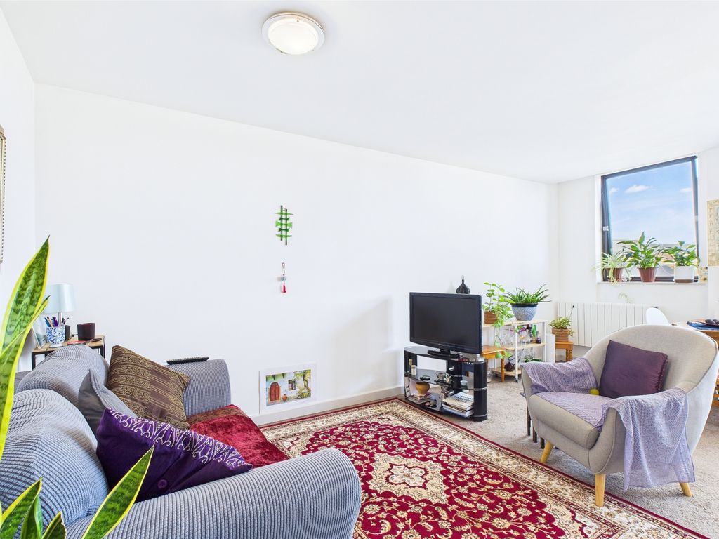 Property photo 2 of 8 Cam01909G0-Pr0331-Still006