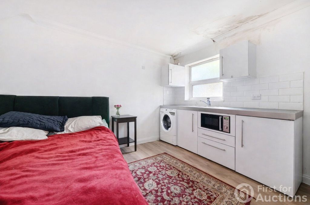 Property photo 3 of 11 3