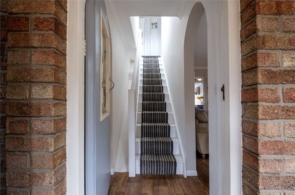 Property photo 3 of 34 Entrance Way