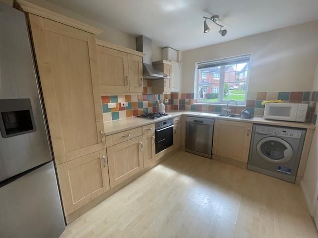 Property photo 3 of 11 Kitchen