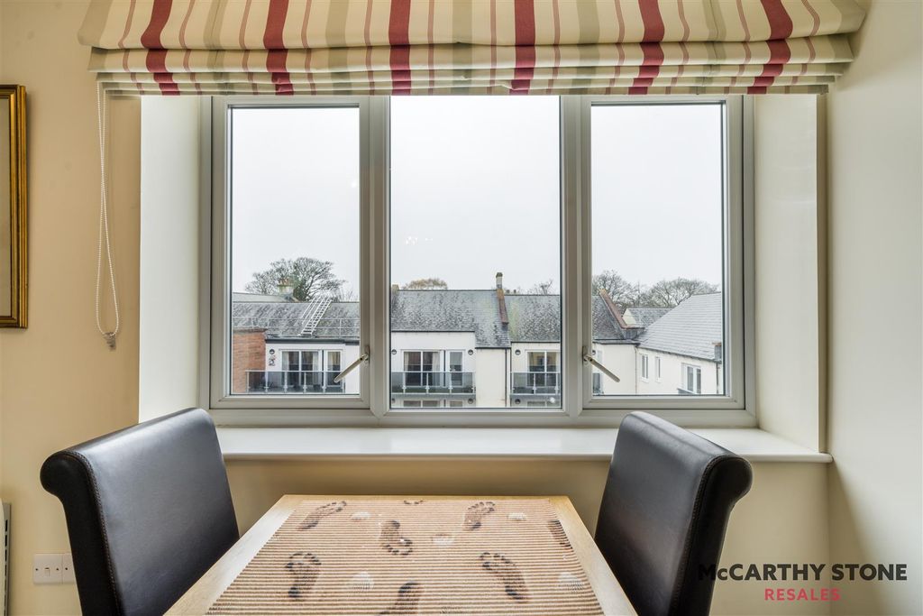 Property photo 3 of 23 8627535-Interior03.Jpg