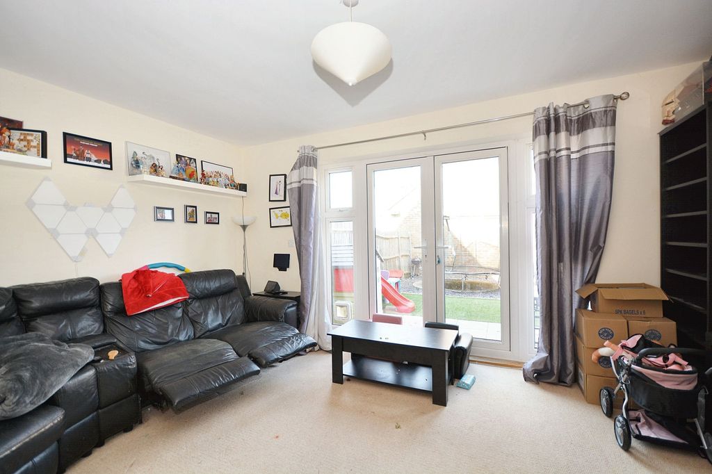 Property photo 2 of 11