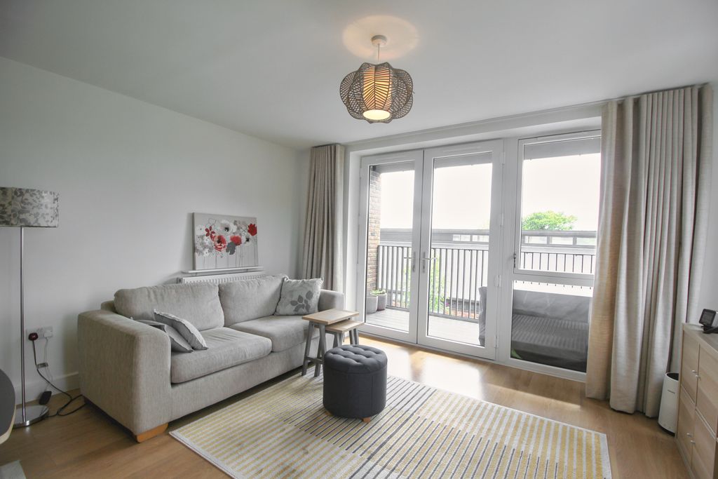 Property photo 3 of 10 Living Room