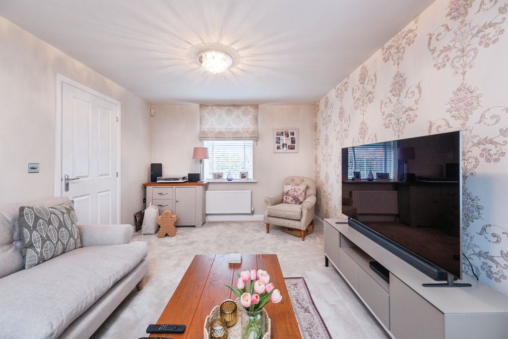 Property photo 2 of 20