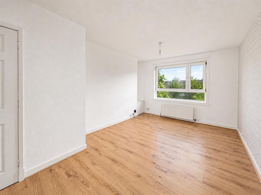 Property photo 2 of 12 22F Tullideph Road Dundee-2.Jpg