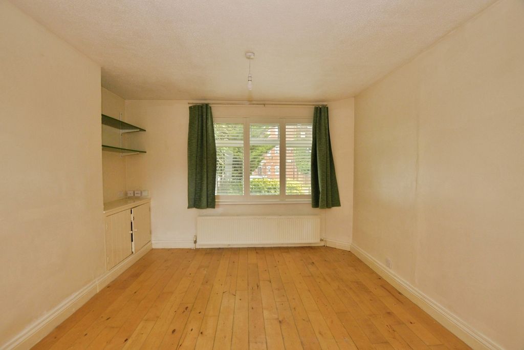 Property photo 3 of 12 Living/Dining