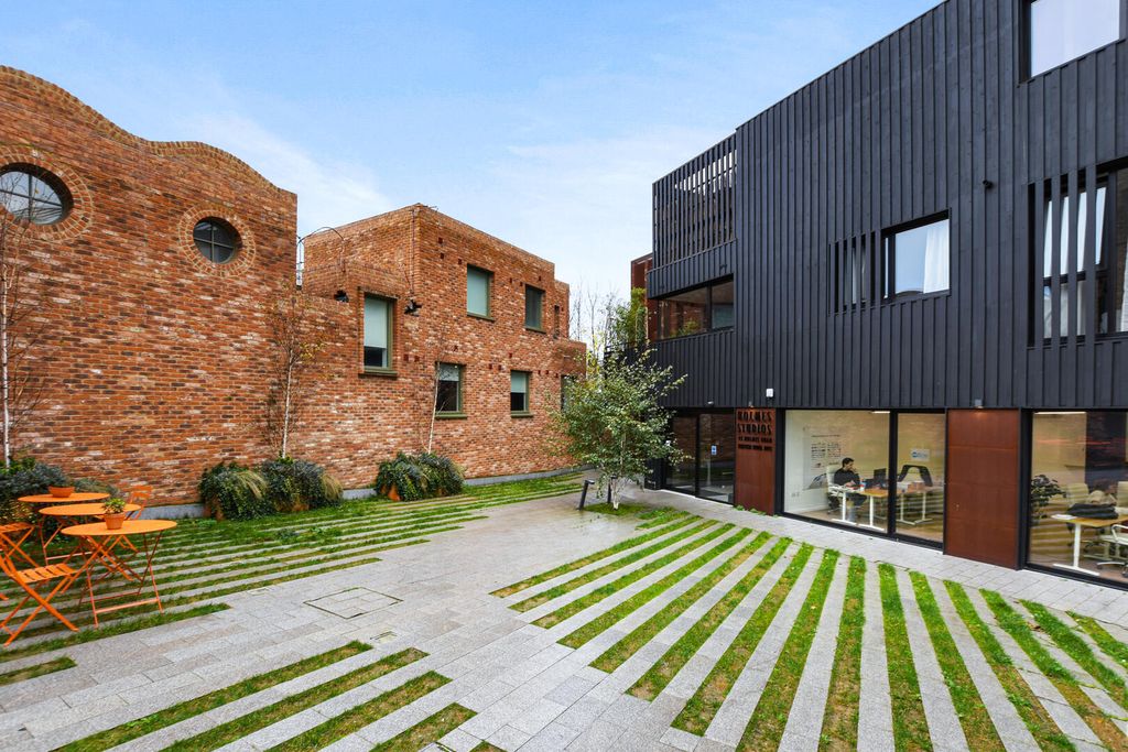 Property photo 1 of 8 Exterior