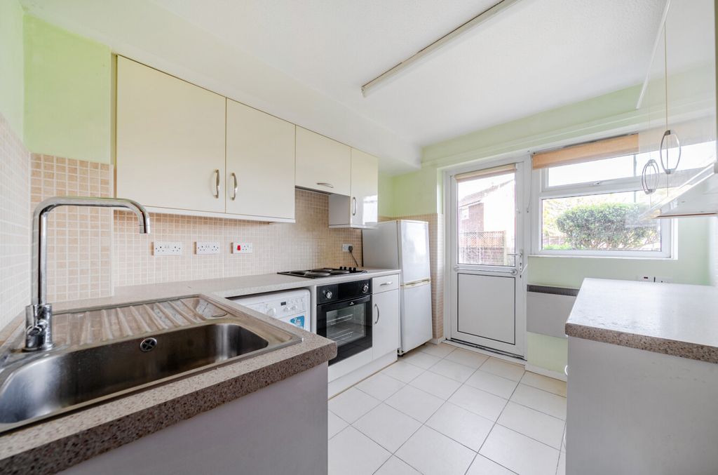 Property photo 3 of 13 1446968-12-69E112...