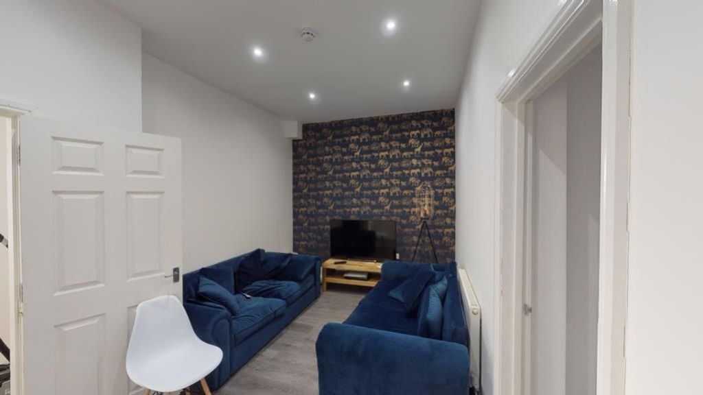 Property photo 2 of 8 A Stylish And Inviting Large Modern Living Room Pe...