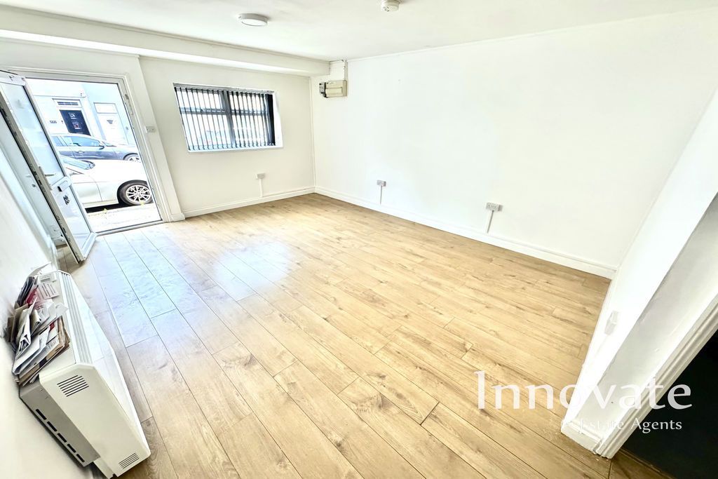 Property photo 1 of 5 Photo 9