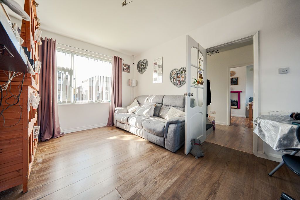 Property photo 2 of 17 Gallery