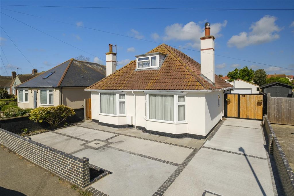 Property photo 2 of 32