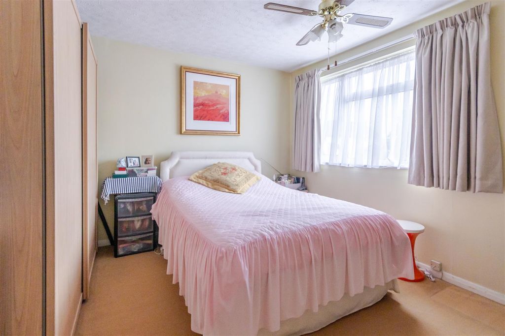 Property photo 3 of 19 Bedroom 1.Jpg