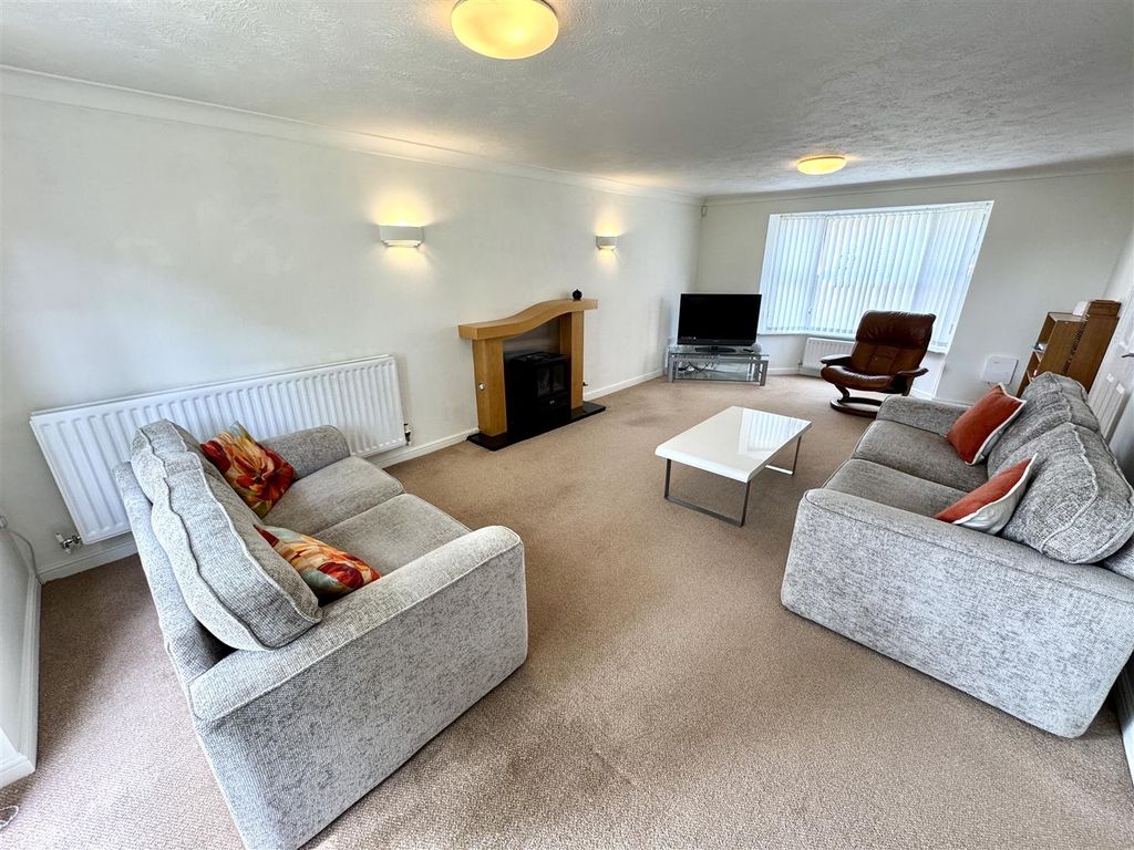 Property photo 2 of 27 Living Room