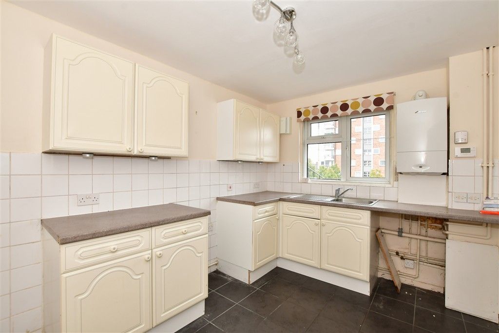 Property photo 2 of 10 Kitchen