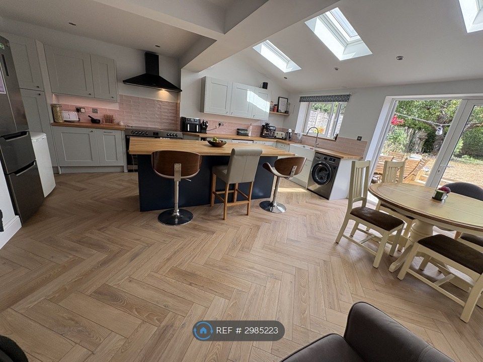 Property photo 1 of 8 Kitchen Diner Family