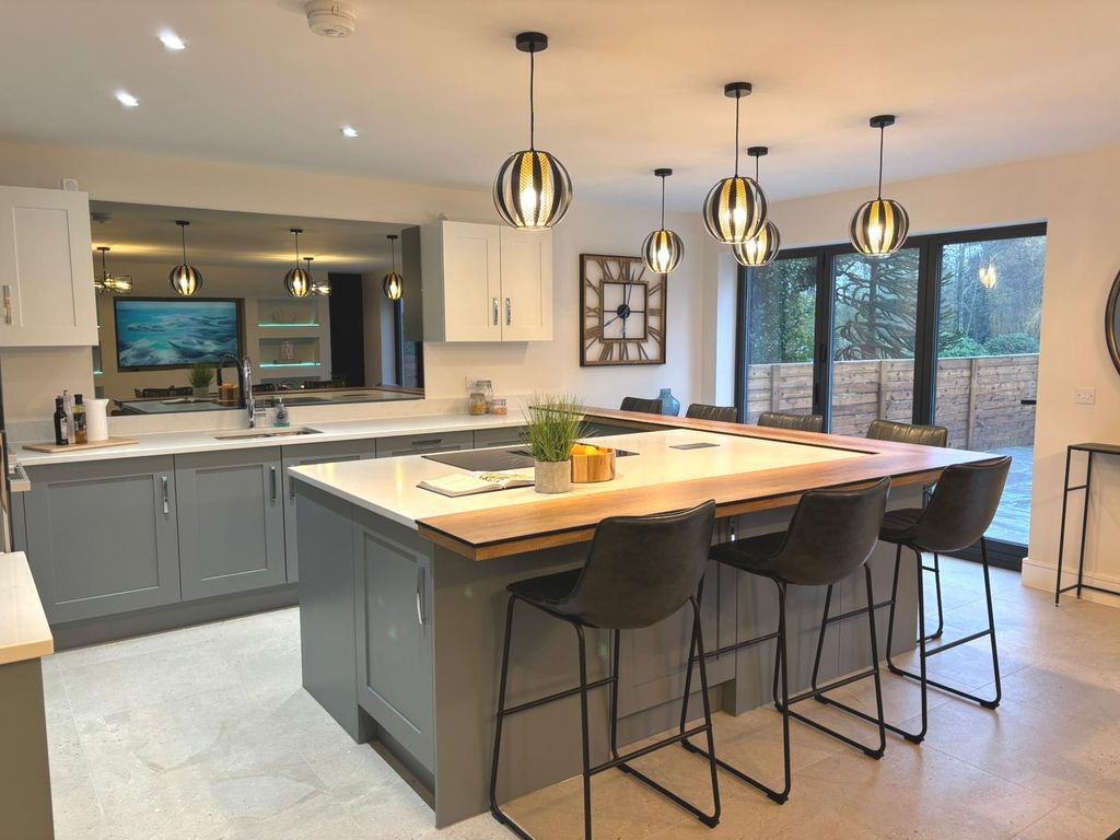 Property photo 3 of 33