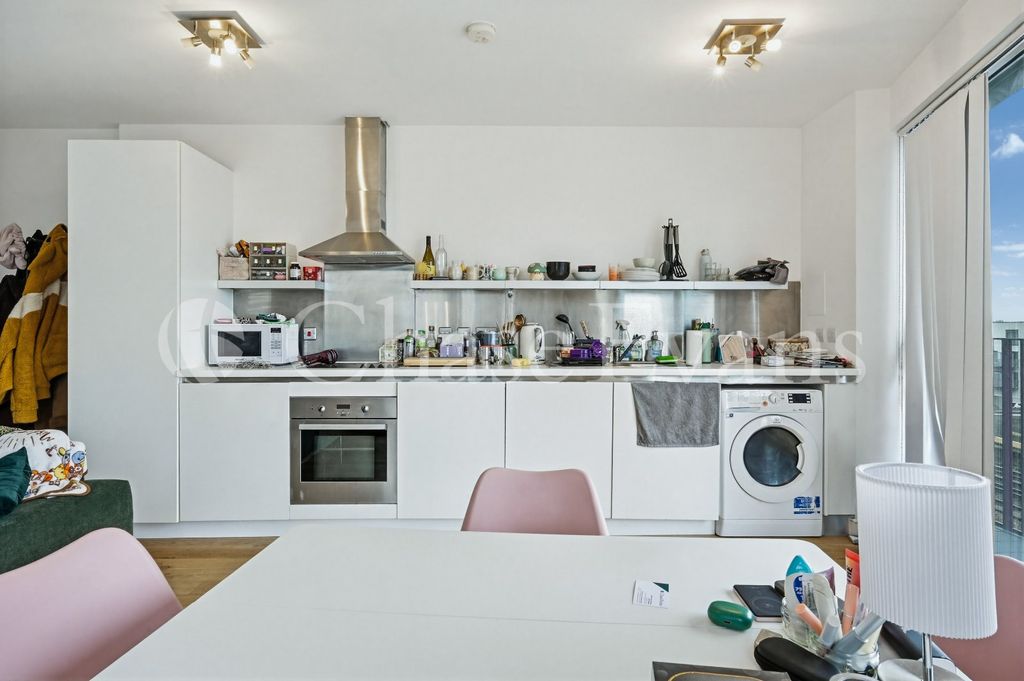 Property photo 2 of 11 Kitchen